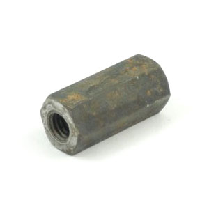 Cylinder head distance nut